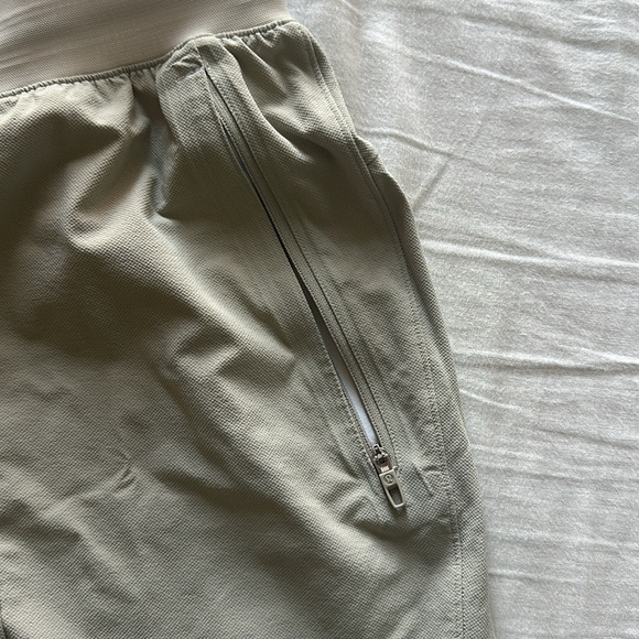 Lululemon Men’s License to Train Shorts - Size L, 7” - Picture 2 of 4